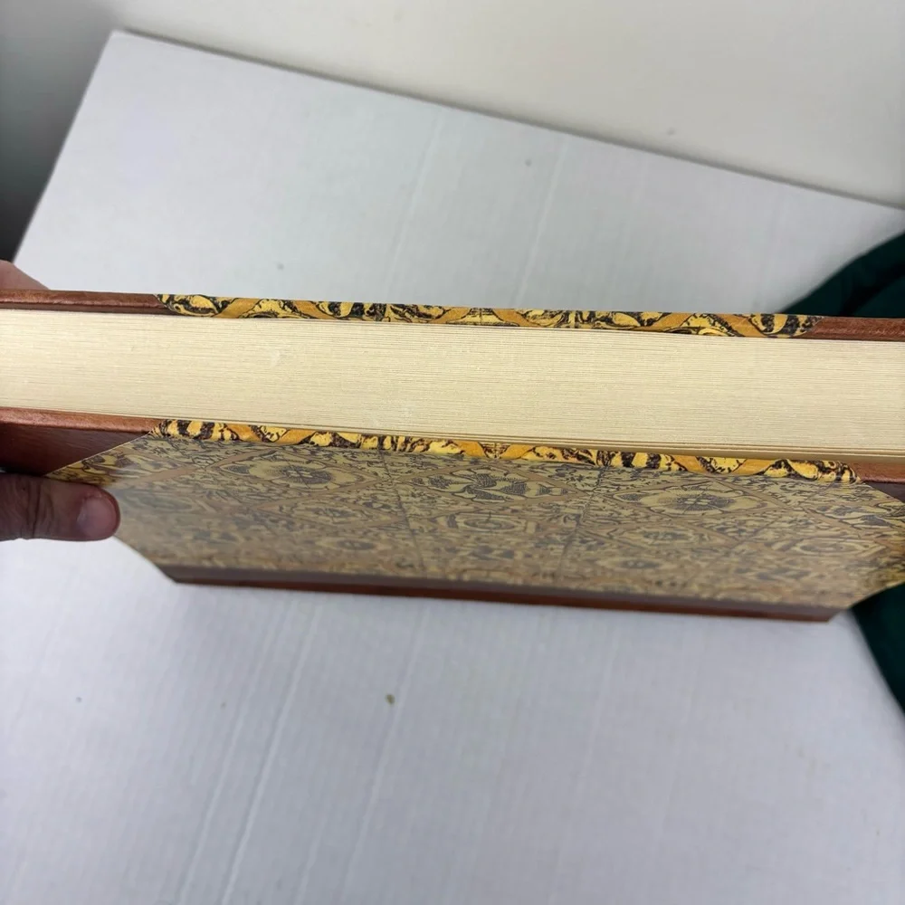 Toccata handcrafted Italian Collection leather bound blank memory/journal book